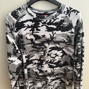 Nike Golf Camo Sweater. Size L. Excellent Condition